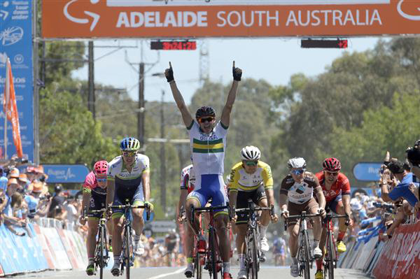 Steel von Hoff wins stage 4